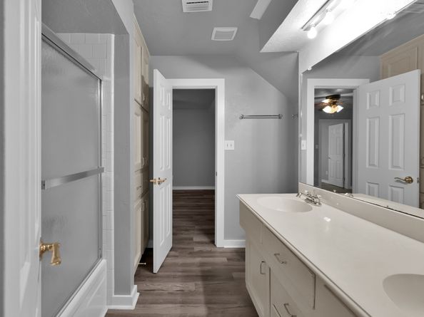 402 Pine Manor Dr, Conroe TX 77385