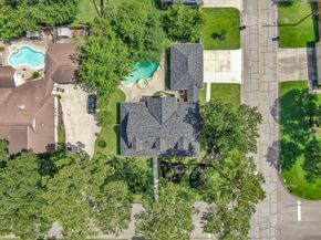 402 Pine Manor Dr, Conroe TX 77385
