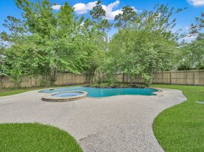 402 Pine Manor Dr, Conroe TX 77385