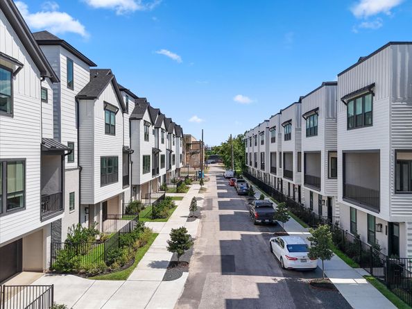 2214 Dennis Street, Houston TX 77004