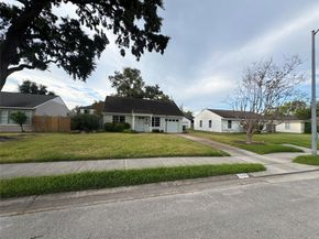 1335 Gardenia Drive, Houston TX 77018