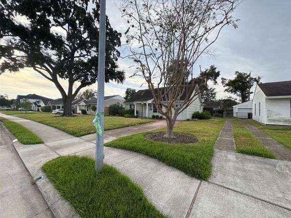 1335 Gardenia Drive, Houston TX 77018