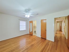 5442 Kinglet Street, Houston TX 77096