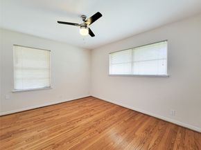 5442 Kinglet Street, Houston TX 77096