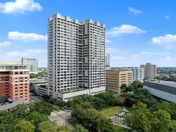 1111 Hermann Dr Drive 11E, Houston TX 77004