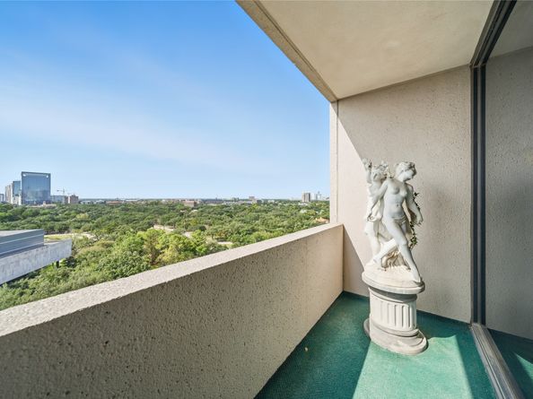 1111 Hermann Dr Drive 11E, Houston TX 77004