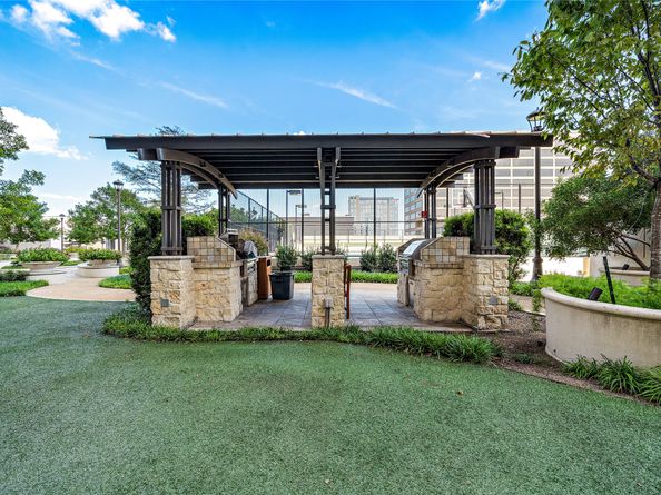 1111 Hermann Dr Drive 11E, Houston TX 77004