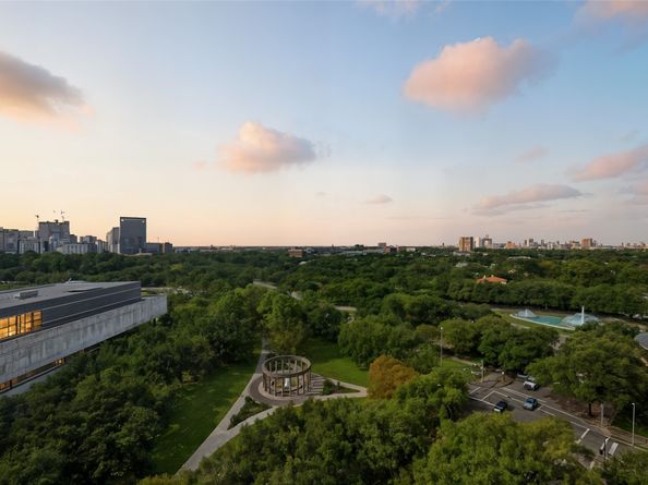 1111 Hermann Dr Drive 11E, Houston TX 77004