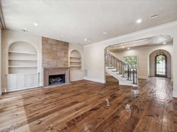 601 Lindenwood Drive, Houston TX 77024
