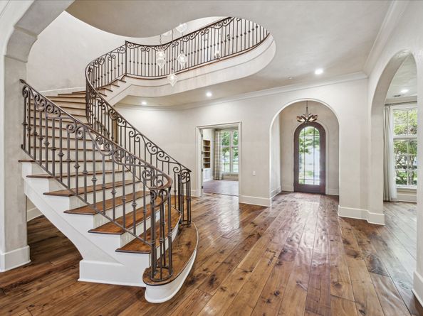 601 Lindenwood Drive, Houston TX 77024