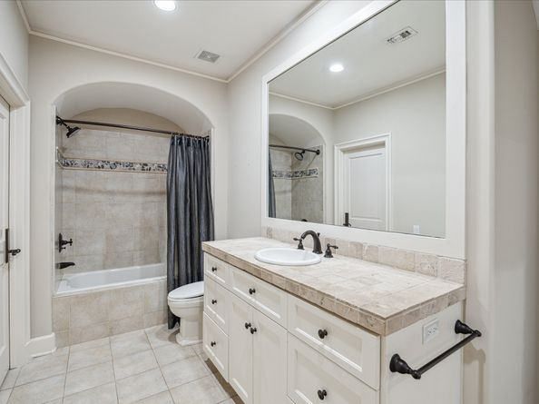 601 Lindenwood Drive, Houston TX 77024