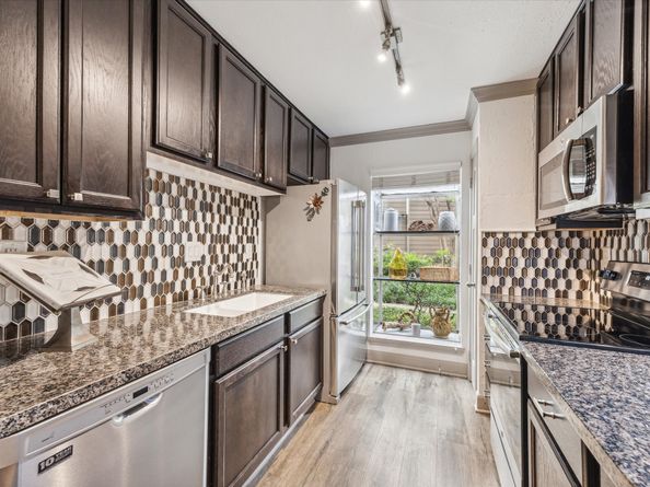 1880 White Oak Drive Drive 129, Houston TX 77009