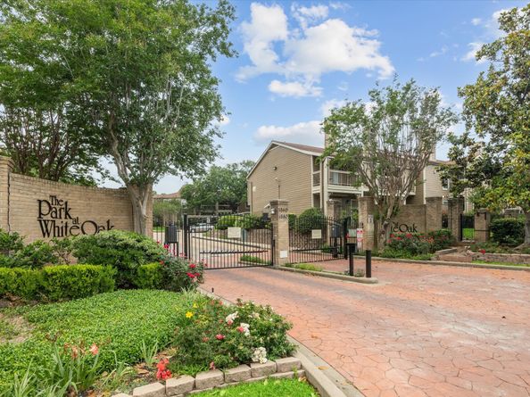 1880 White Oak Drive Drive 129, Houston TX 77009