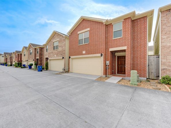 3721 Main Poplar Drive, Houston TX 77025