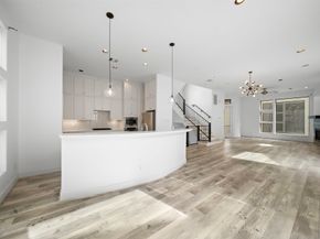 906 Reinerman Street, Houston TX 77007