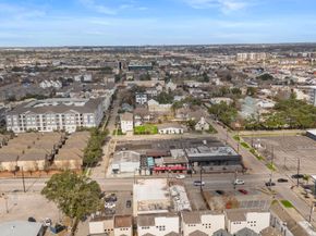 906 Reinerman Street, Houston TX 77007