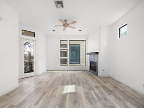 906 Reinerman Street, Houston TX 77007