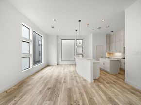 906 Reinerman Street, Houston TX 77007