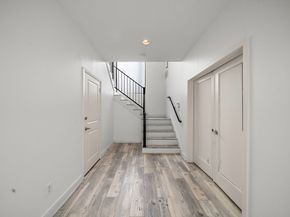 906 Reinerman Street, Houston TX 77007