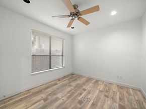 906 Reinerman Street, Houston TX 77007