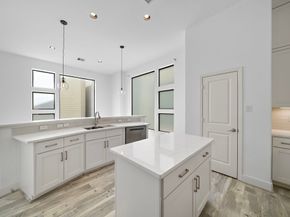 906 Reinerman Street, Houston TX 77007