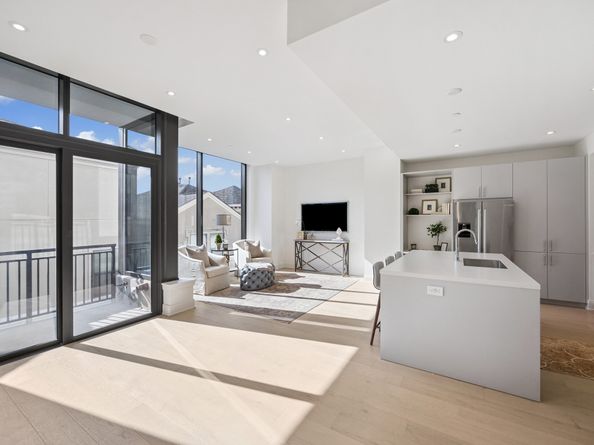 2323 W Main Street 305, Houston TX 77098