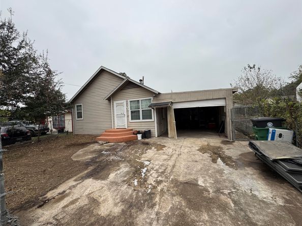 205 Caplin Street, Houston TX 77022