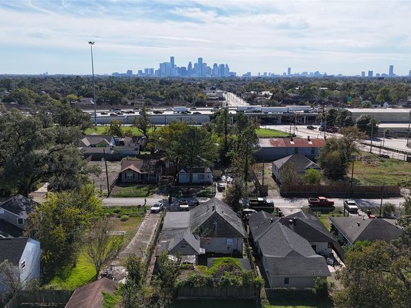 205 Caplin Street, Houston TX 77022