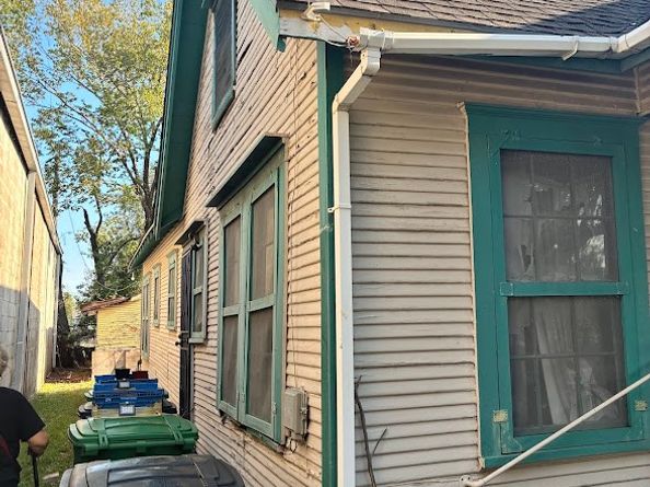 305 Eastwood Street, Houston TX 77011