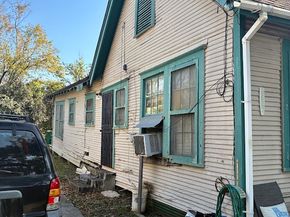 305 Eastwood Street, Houston TX 77011