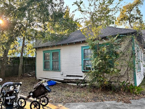 305 Eastwood Street, Houston TX 77011