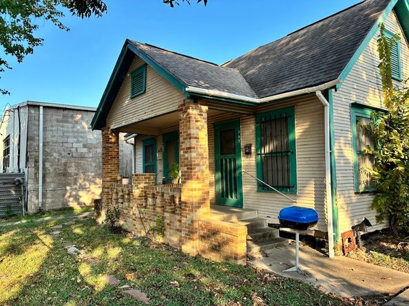 305 Eastwood Street, Houston TX 77011