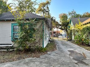 305 Eastwood Street, Houston TX 77011