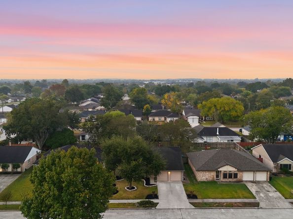 16918 Barkentine Lane, Friendswood TX 77546
