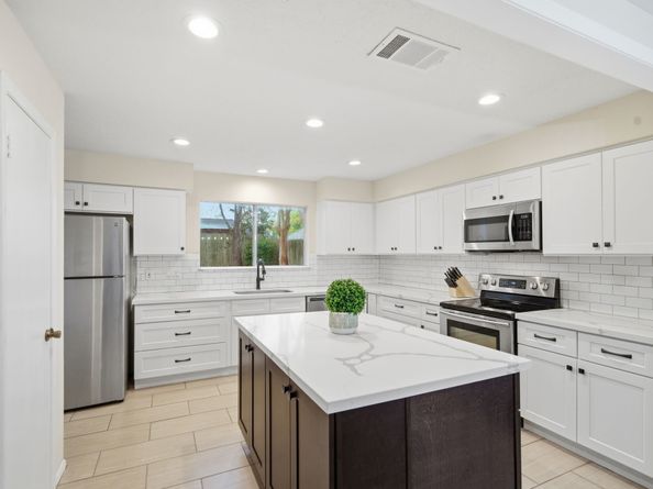 16918 Barkentine Lane, Friendswood TX 77546