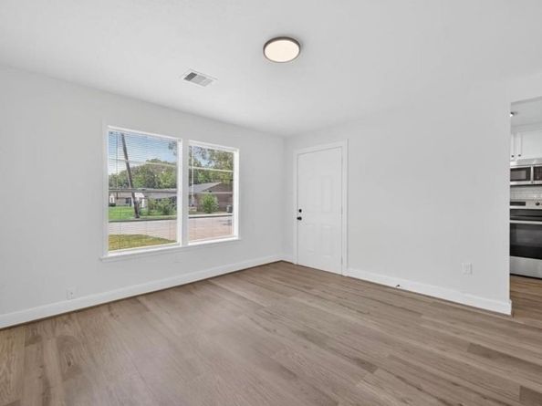 7023 Crestmont Street, Houston TX 77033