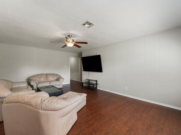 5907 Peg Street, Houston TX 77092