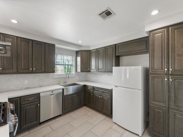 5907 Peg Street, Houston TX 77092