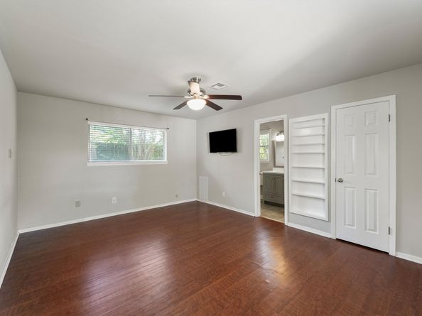 5907 Peg Street, Houston TX 77092