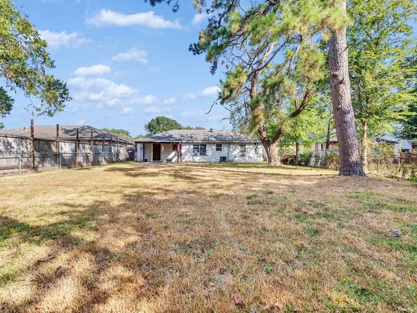 6942 Peyton Street, Houston TX 77028