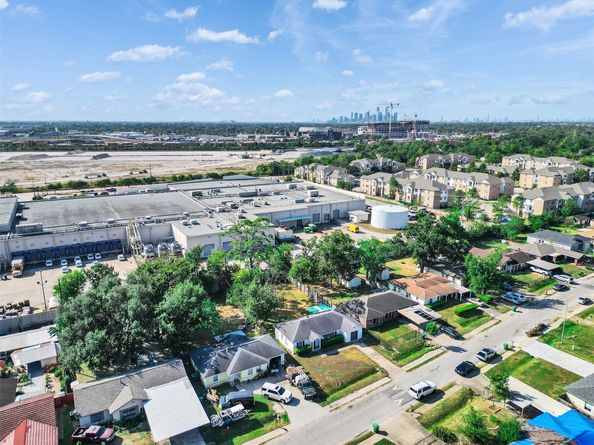 6942 Peyton Street, Houston TX 77028