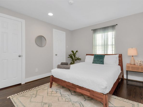 5705 Cochran Street, Houston TX 77009