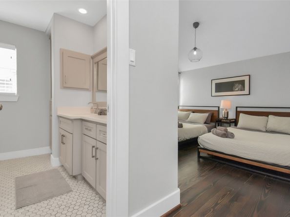 5705 Cochran Street, Houston TX 77009