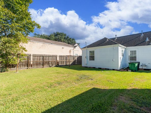 7447 Magnolia Street, Houston TX 77023