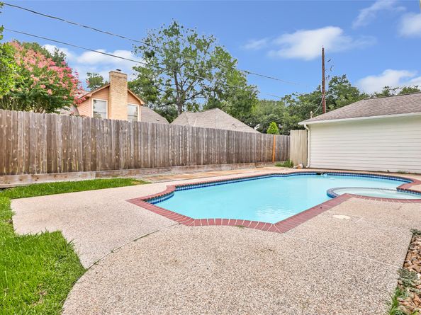 12102 Moorcreek Drive, Houston TX 77070