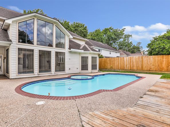 12102 Moorcreek Drive, Houston TX 77070