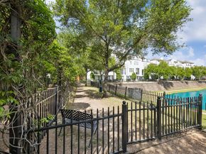 2703 Arabelle Grove, Houston TX 77007