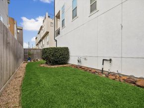 2703 Arabelle Grove, Houston TX 77007