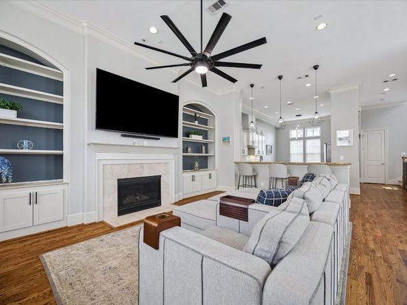 2703 Arabelle Grove, Houston TX 77007