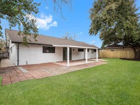 322 E Edgebrook Drive, Houston TX 77034